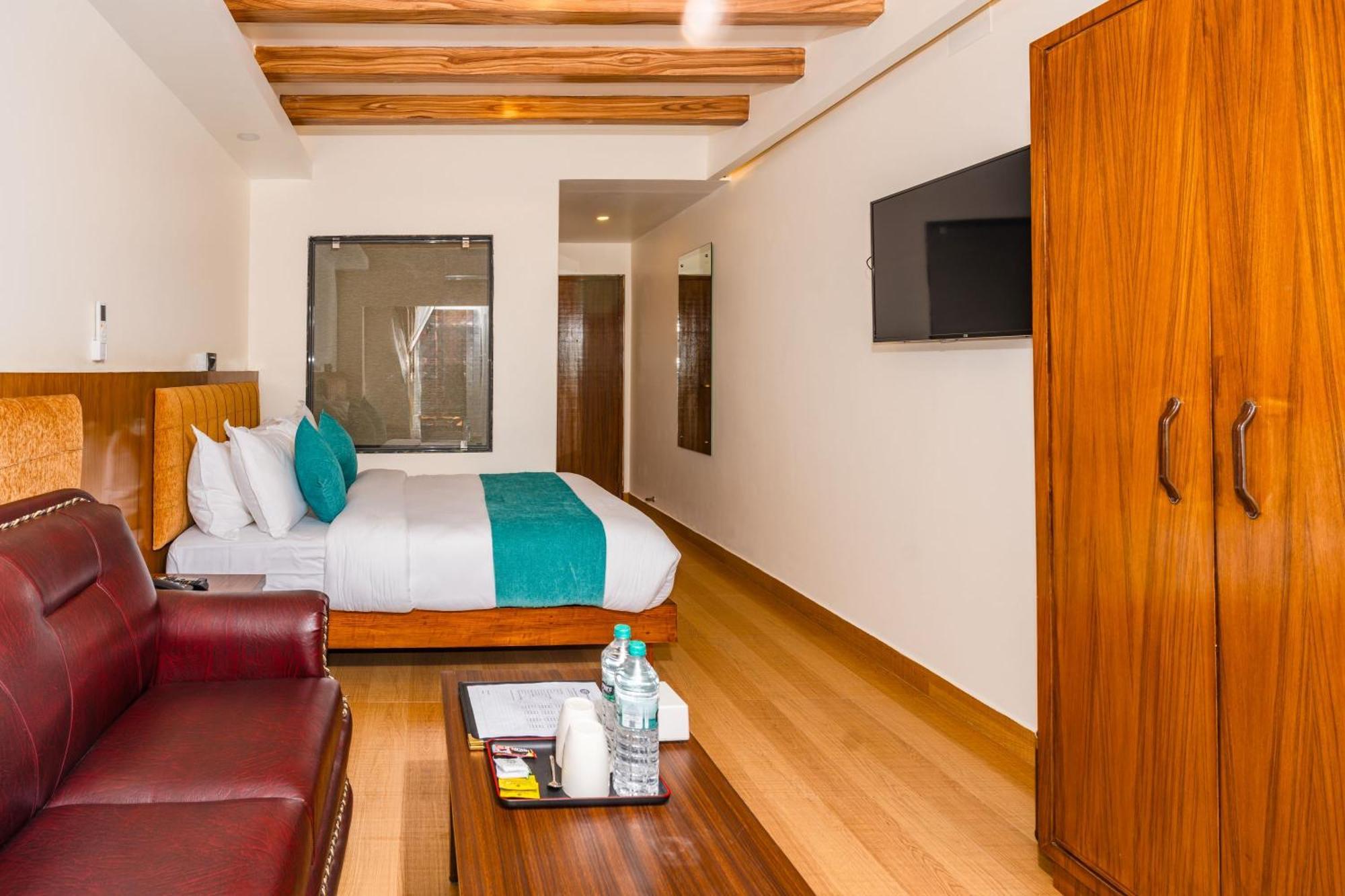 Pokhara Alpine And Springs Hotel Exterior foto