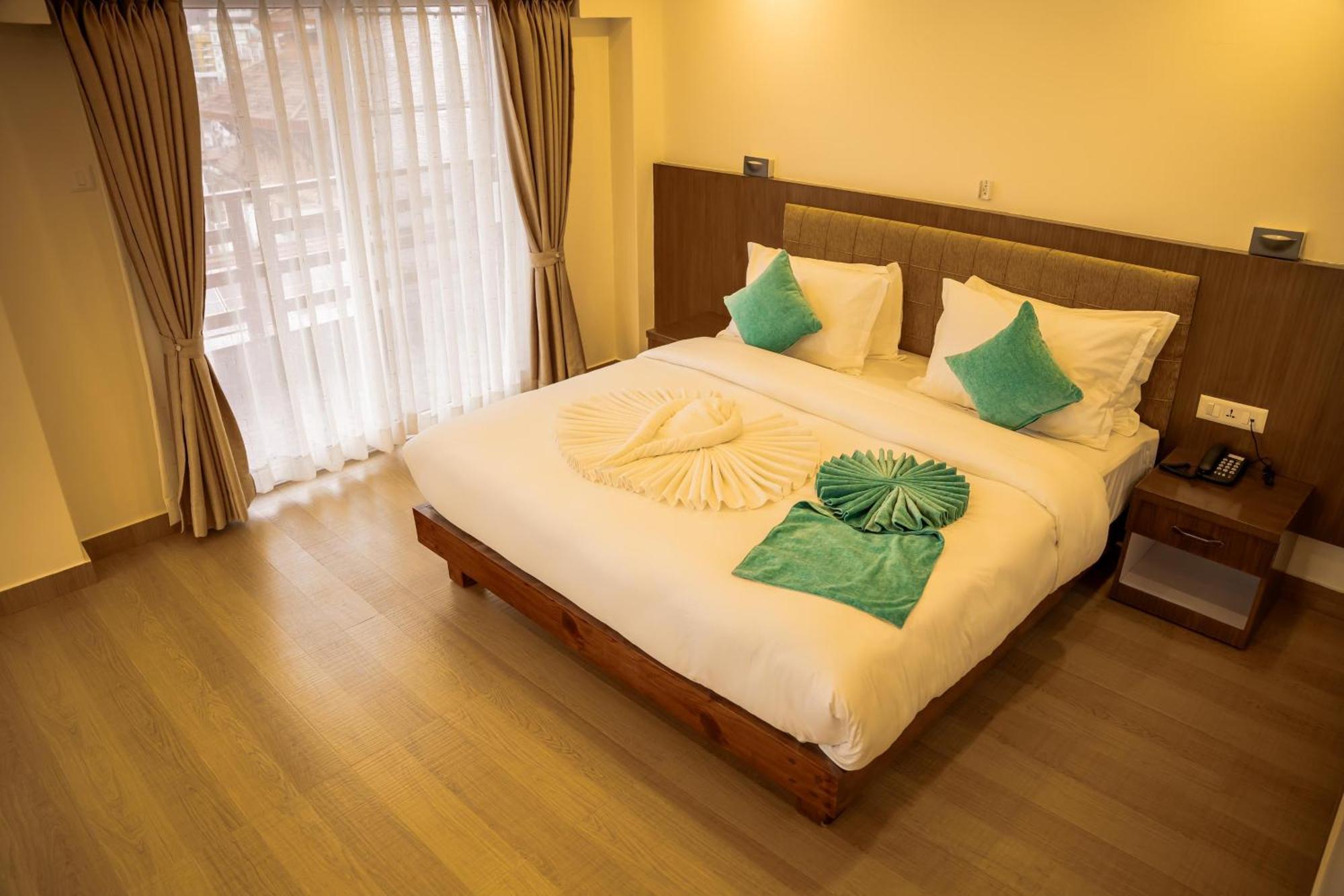 Pokhara Alpine And Springs Hotel Exterior foto
