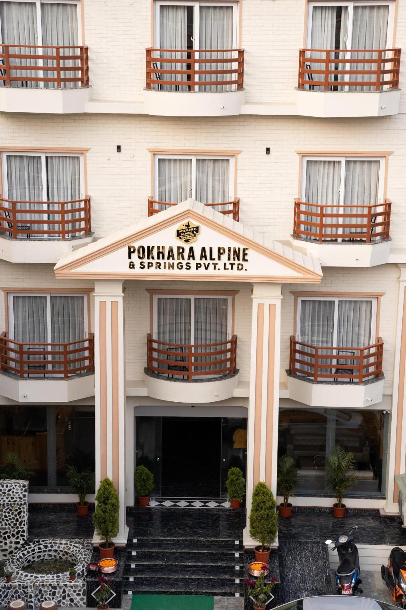Pokhara Alpine And Springs Hotel Exterior foto