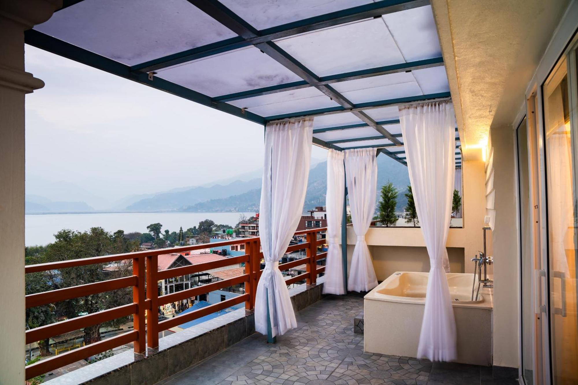 Pokhara Alpine And Springs Hotel Exterior foto