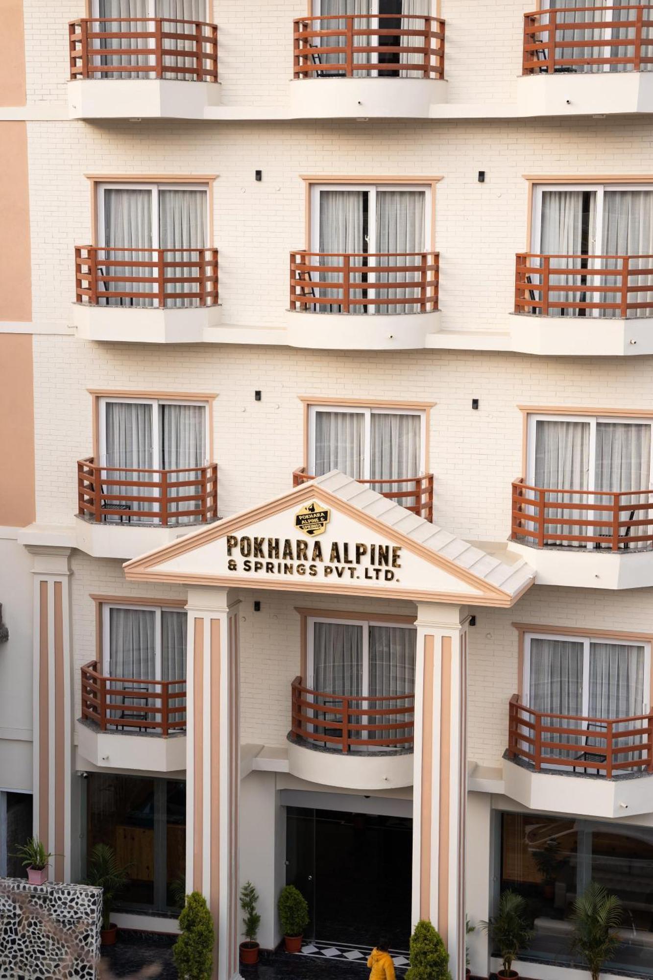 Pokhara Alpine And Springs Hotel Exterior foto