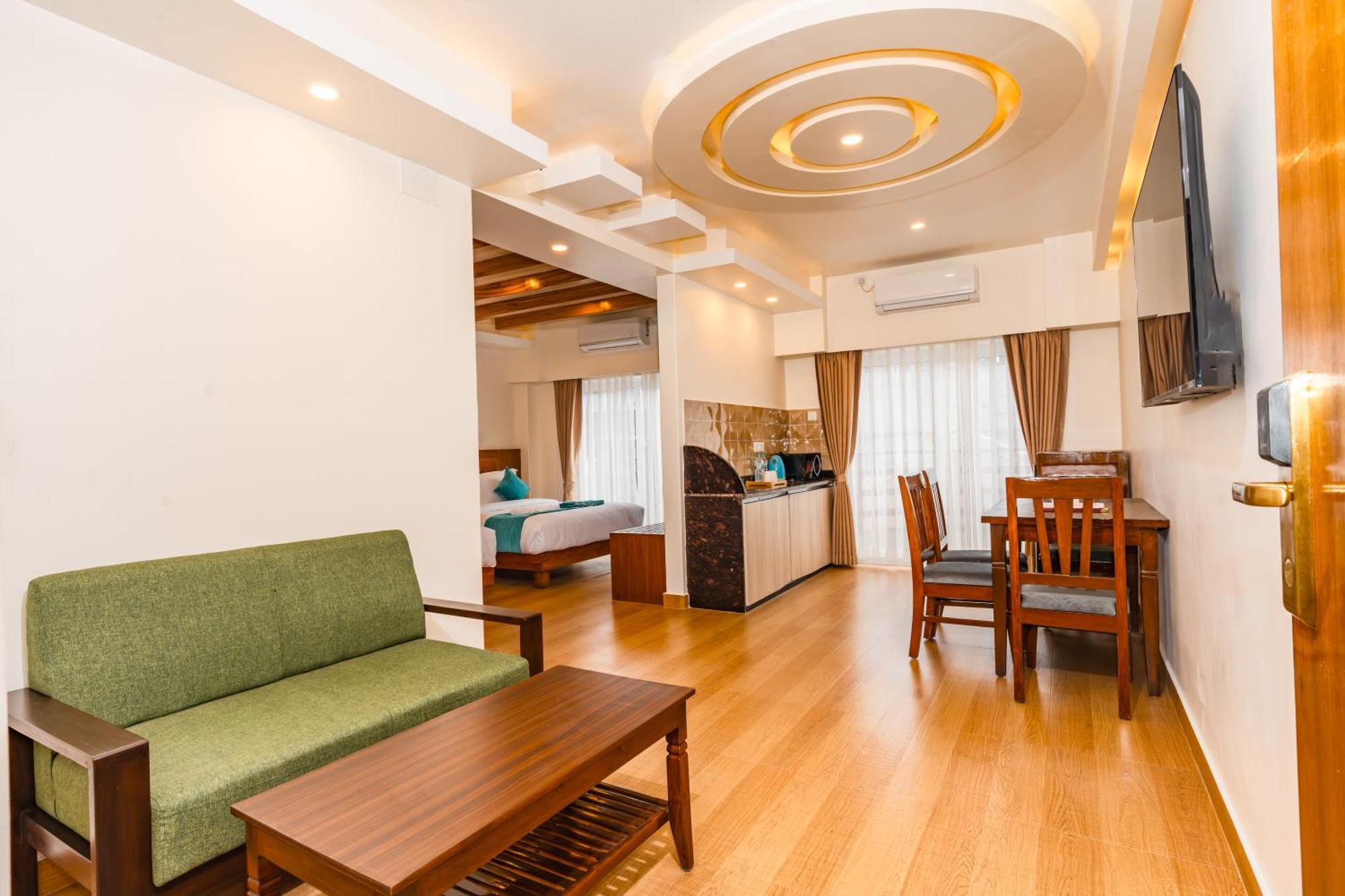 Pokhara Alpine And Springs Hotel Exterior foto