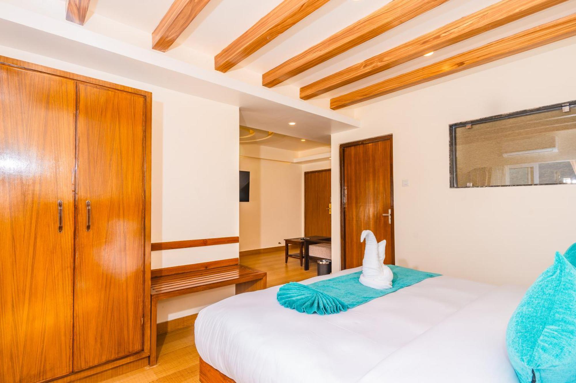 Pokhara Alpine And Springs Hotel Exterior foto
