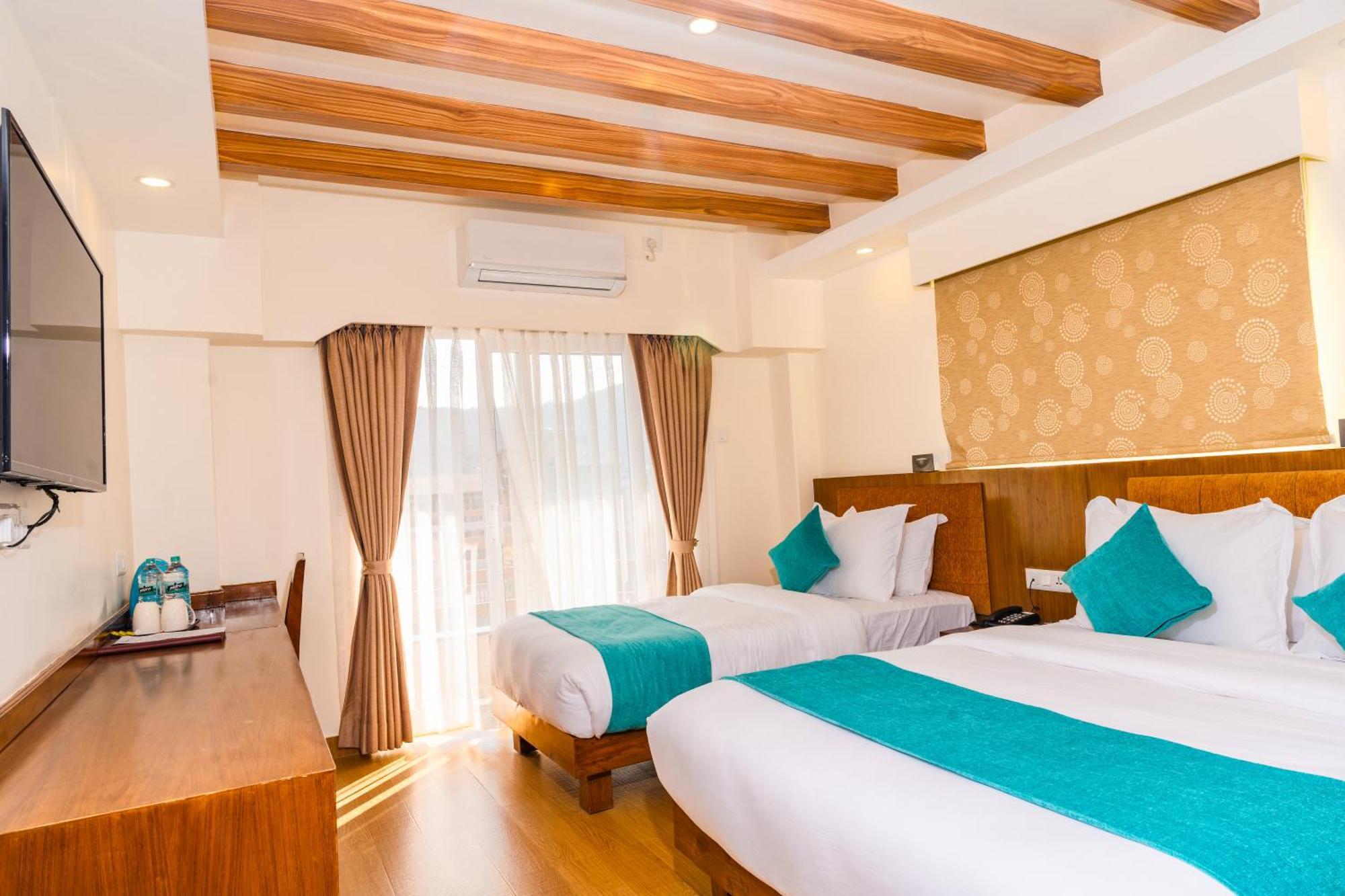 Pokhara Alpine And Springs Hotel Exterior foto