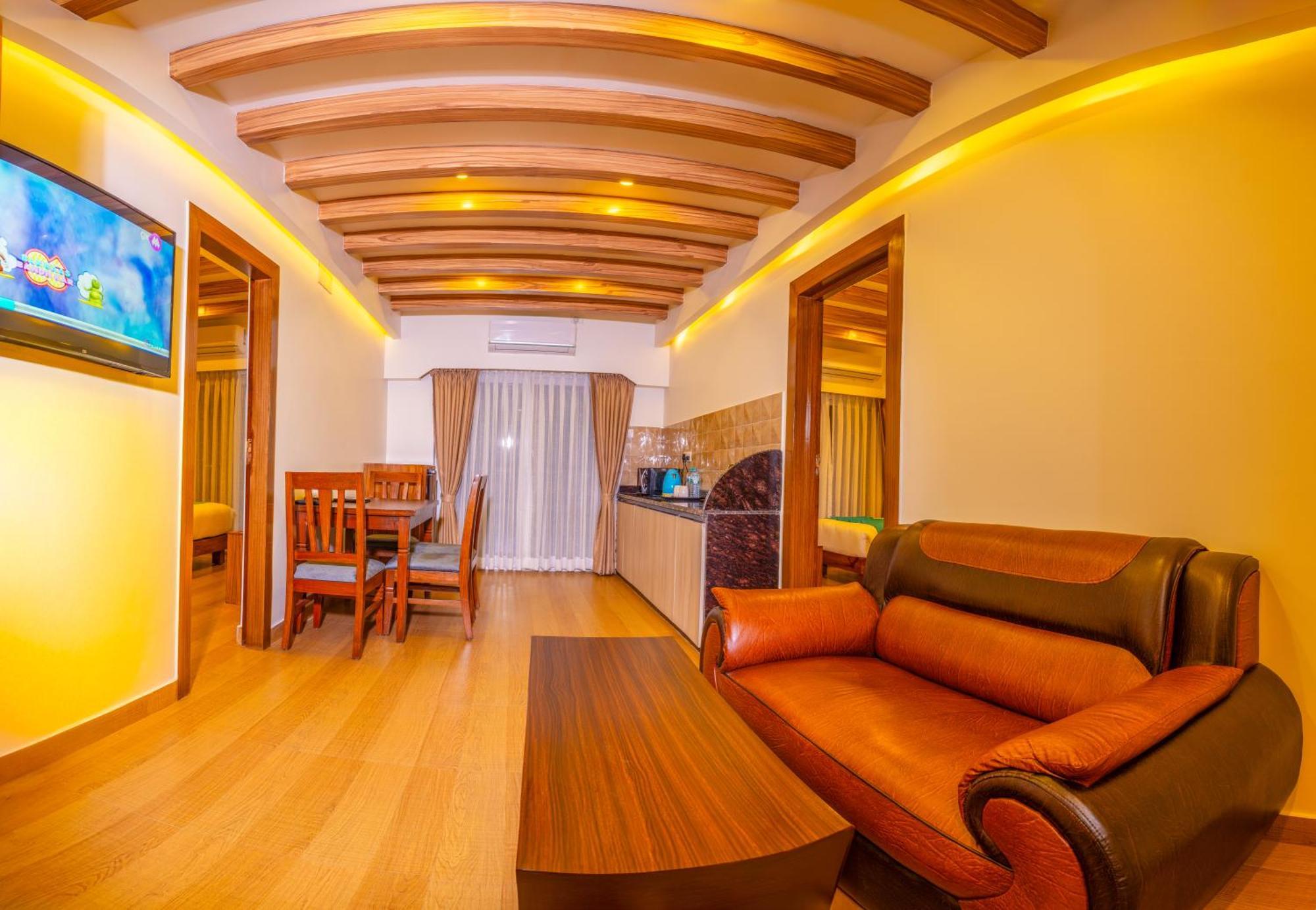 Pokhara Alpine And Springs Hotel Exterior foto